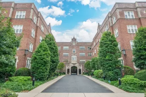 133 Summit Ave #19, Summit, NJ 07901