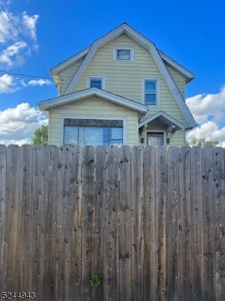 645 Hamilton St, East Franklin, NJ 08873