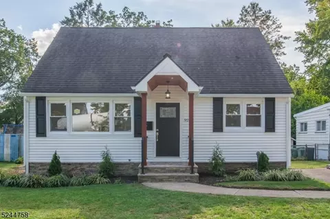 922 Apgar Ter, Rahway, NJ 07065
