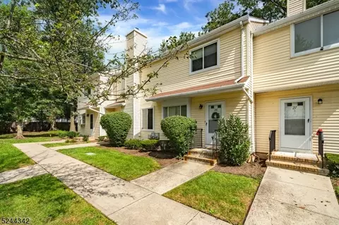 26 Westbrook Ct, Roselle, NJ 07203