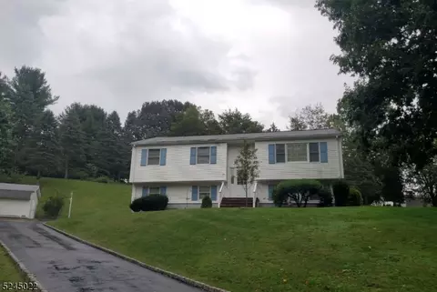 19 Elmwood Dr, Hackettstown, NJ 07840