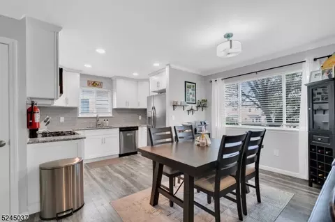 905 Reed Ct, Flemington, NJ 08822