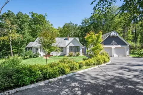 64 Hillcrest Rd, Warren, NJ 07059