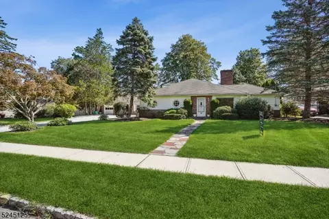 109 Mountain Way, Morris Plains, NJ 07950