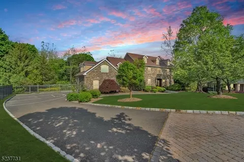 8 Perry St, Peapack And Gladstone, NJ 07977