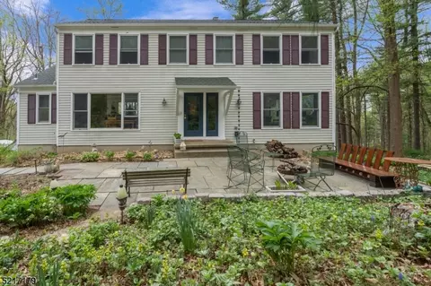 5 Madonna Ln, Clinton Twp, NJ 08801
