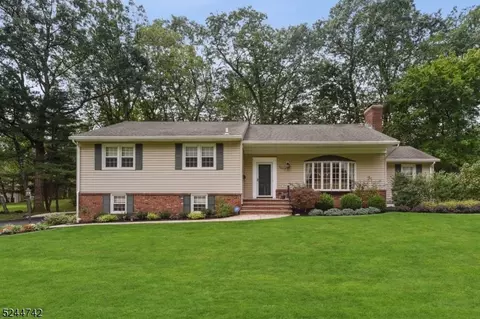 1607 Grouse Ln, Mountainside, NJ 07092