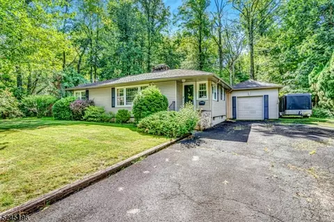 199 Dogwood Ln, Berkeley Heights, NJ 07922