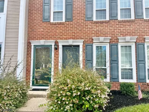 39 Gregory Ln, Franklin Park, NJ 08823
