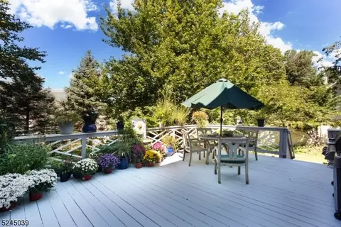 48 Ridge Rd, Green Brook, NJ 08812