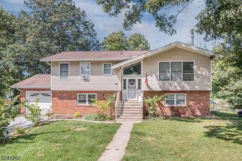 62 Hickory Rd, Highland Lakes, NJ 07422