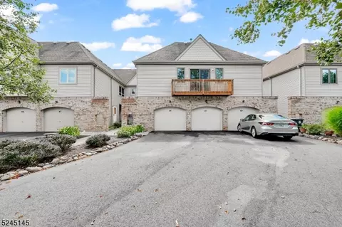 48 Sunrise Dr, Whippany, NJ 07981