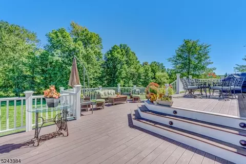 7 Codington Ln, Warren, NJ 07059 photo 3