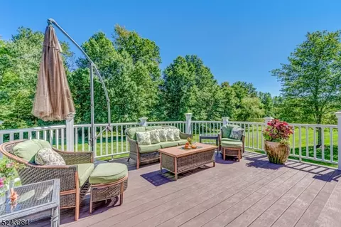 7 Codington Ln, Warren, NJ 07059 photo 2
