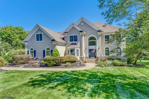 7 Codington Ln, Warren, NJ 07059