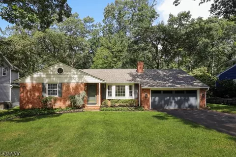 2667 Crest Ln, Scotch Plains, NJ 07076
