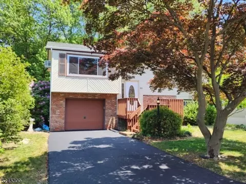23 Tobyhanna Trl, Hopatcong, NJ 07843