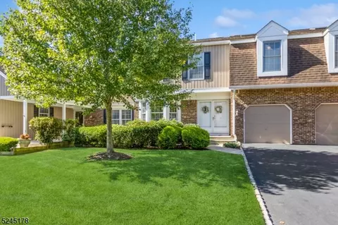 19 Dexter Dr S, Bernards, NJ 07920