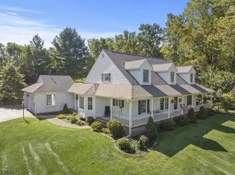 57 Country Acres Dr, Hampton, NJ 08827