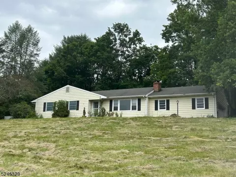 7 Dunbar Ct, Flemington, NJ 08822