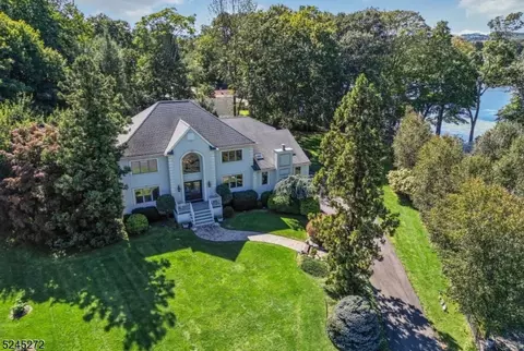 11 Noreen Ln, Wayne, NJ 07470