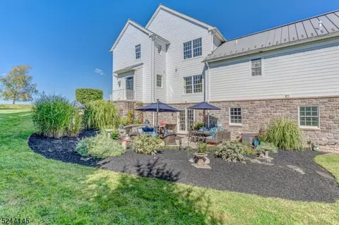 126 Albert Dr, Clinton, NJ 08809