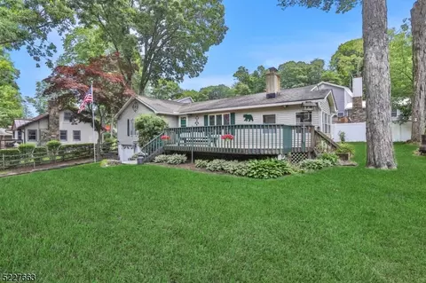35 Lake Shore Rd, Hardyston Twp, NJ 07460