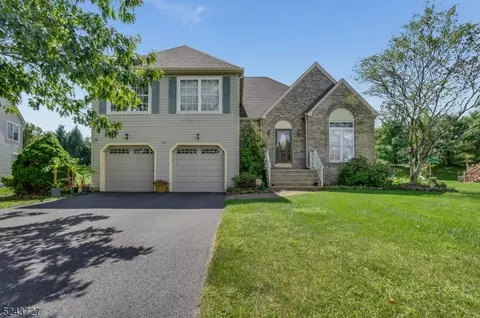 60 Byron Dr, Phillipsburg, NJ 08865