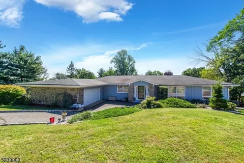 424 Alps Rd, Wayne, NJ 07470