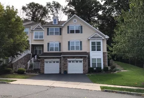 2 Scarborough Ct, Budd Lake, NJ 07828