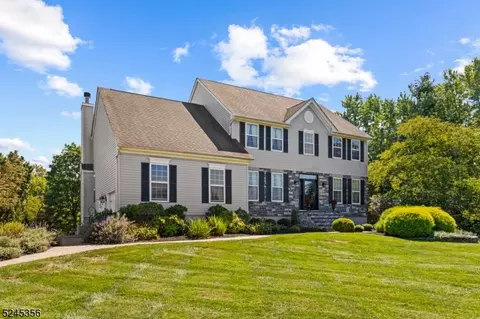 4 Ferris Wheel Dr, Lambertville, NJ 08530