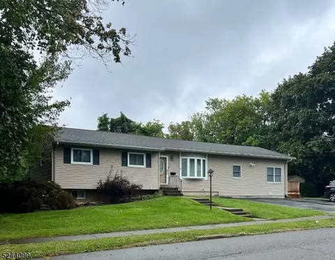 27 Shelley Dr, Hackettstown, NJ 07840