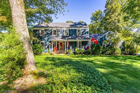 6 Robin Dr, Randolph, NJ 07869