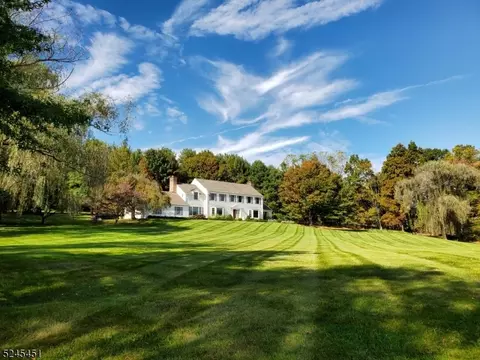 30 Meadow Ln, Lebanon, NJ 08833