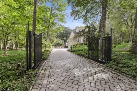 20 White Deer Ln, Morristown, NJ 07960