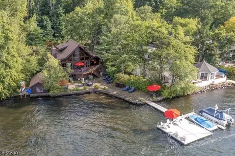 56 Lake End Rd, Rockaway Twp, NJ 07435