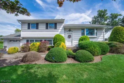 6 Esposito Dr, Fairfield, NJ 07004