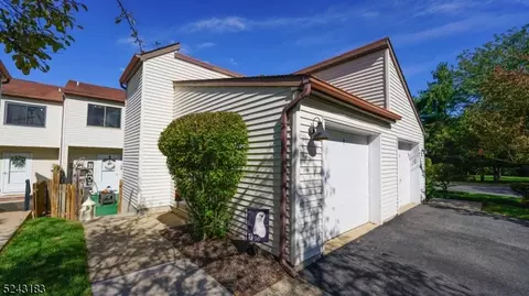 9 Woznicki Ct, Flemington, NJ 08822