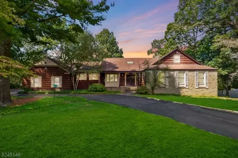 250 Washington Dr, Watchung, NJ 07069