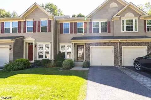 33 Village Ln #33, Sparta, NJ 07871