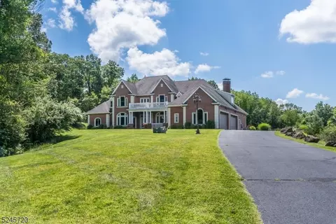 32 Violet Trl, Lafayette, NJ 07848