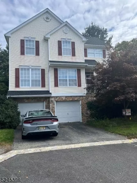 234 Winding Hill Dr, Hackettstown, NJ 07840