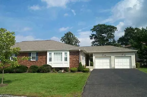 4 Rosemary Ct, Florham Park, NJ 07932