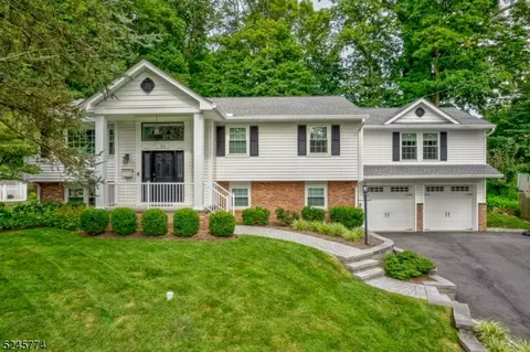 22 Stonehedge Ln, Madison, NJ 07940