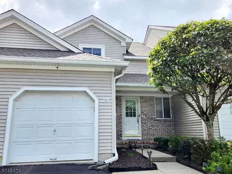 24 Pale Star Ct, Hamburg, NJ 07419