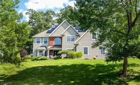 5 Demolino Dr, Rockaway, NJ 07866
