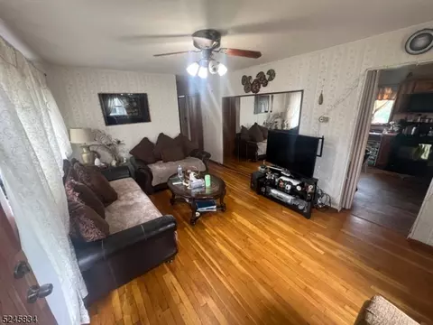 53 Chestnut St, Woodbridge Twp, NJ 07001