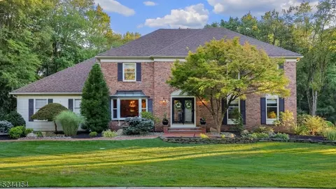 16 Apple Hill Rd, Hillsborough, NJ 08844