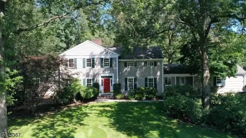 22 Normandy Ct, Basking Ridge, NJ 07920