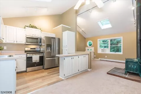 6 Neosha Rd, Vernon Twp, NJ 07422